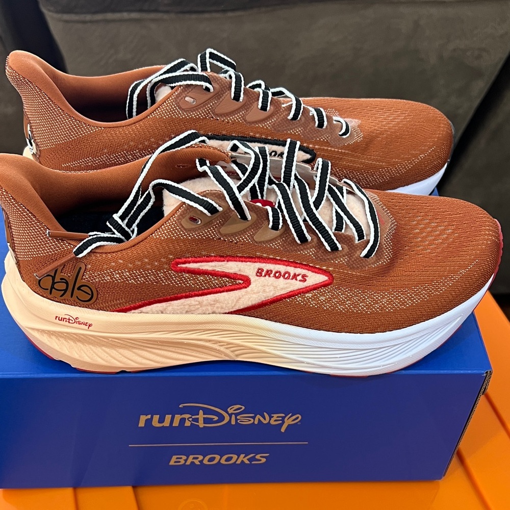 Brooks Run Disney Chip and Dale Ghost wide